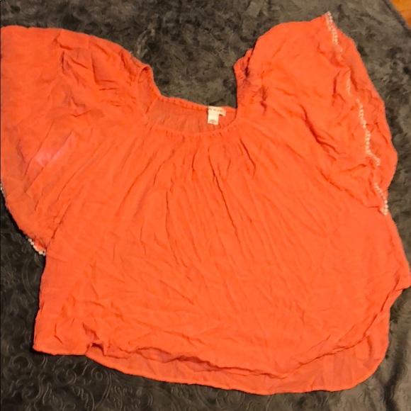Tops - Pretty coral colored peasant top
